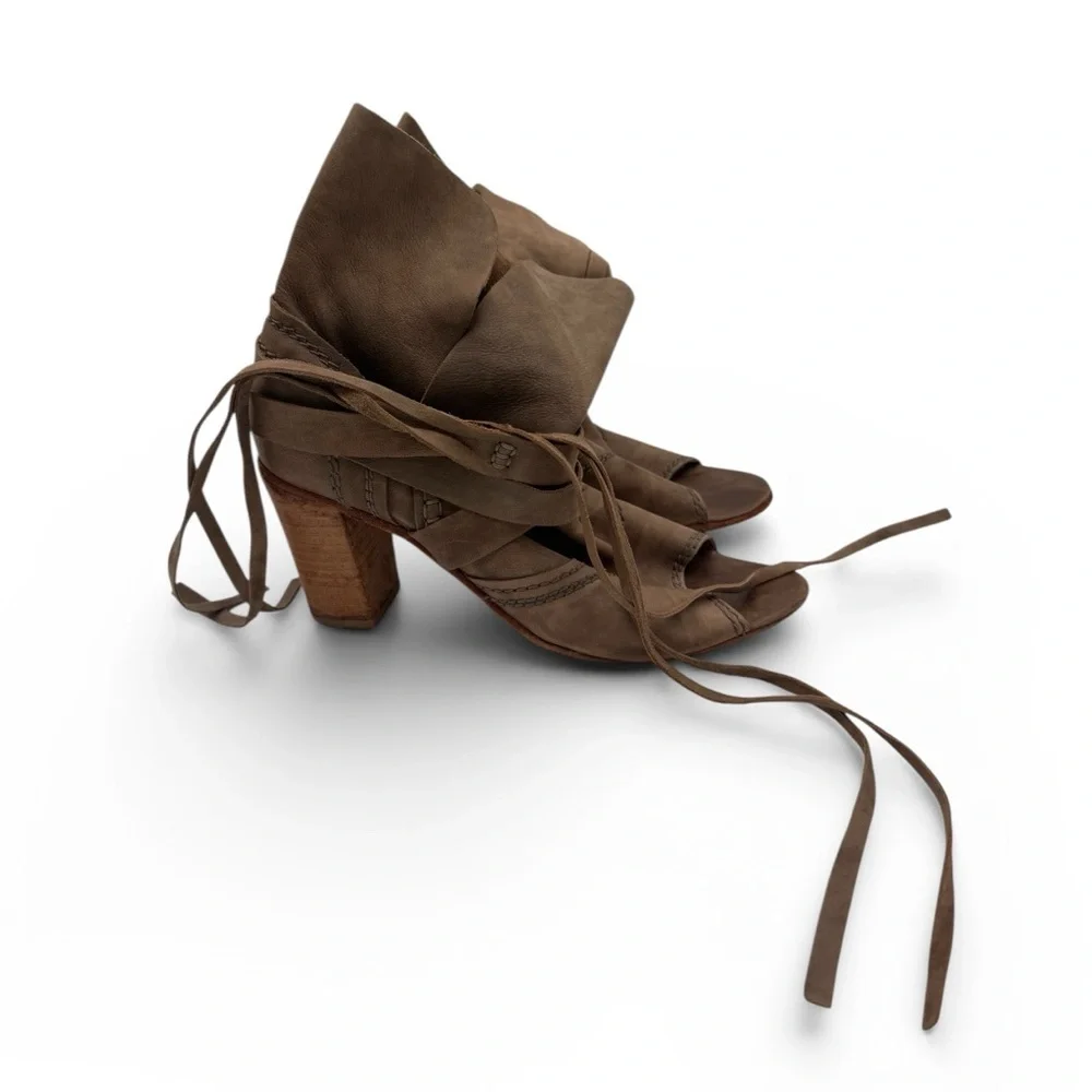 FREE PEOPLE "Daydream" Suede Open Toe Strappy Leather Sandal Size 40 (US 10) - Picture 1 of 11
